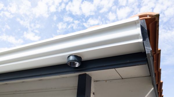 Seamless Gutters Installation in Brentwood