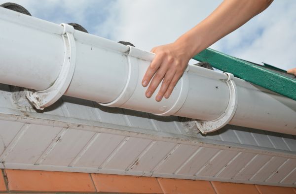 Gutter Reattachment in Brentwood