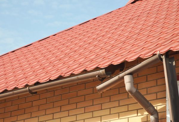 Loose Gutter Repair in Brentwood