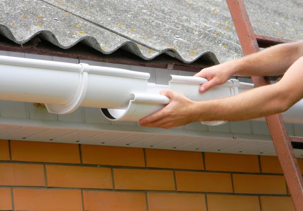 Cost of Gutter Hanging in Brentwood